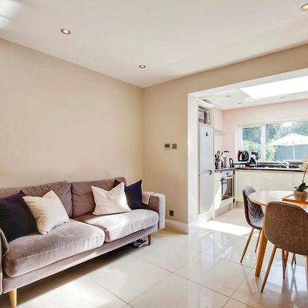 Lovely 2 Bedroom Ground Floor Flat With Garden. 런던 외부 사진