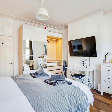 Lovely 2 Bedroom Ground Floor Flat With Garden. 런던 외부 사진