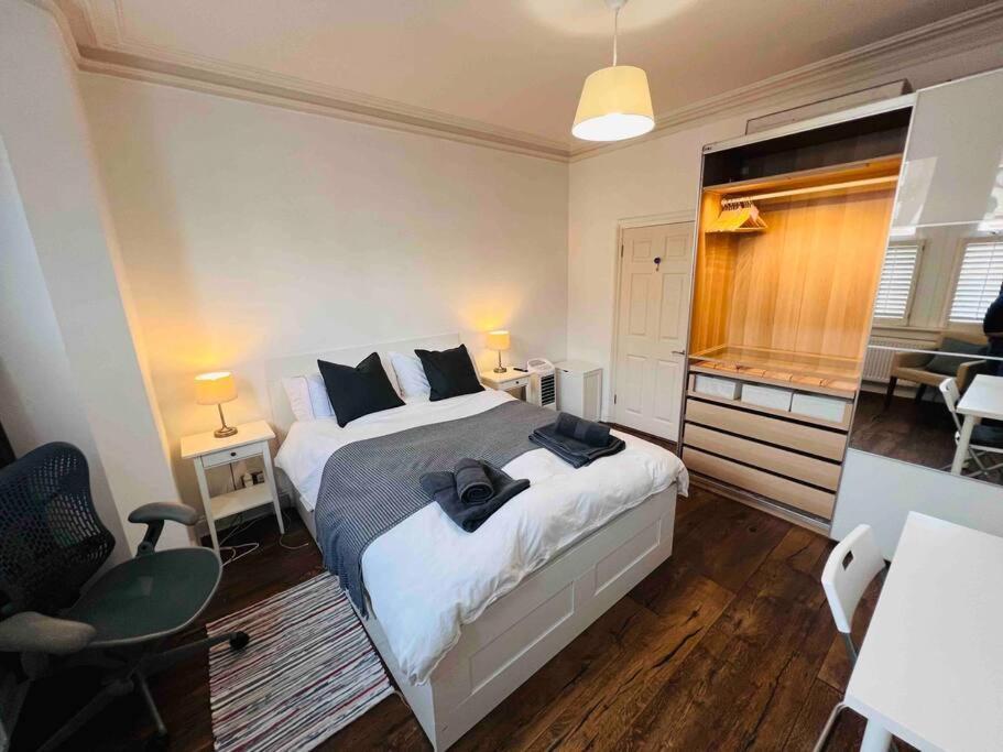 Lovely 2 Bedroom Ground Floor Flat With Garden. 런던 외부 사진