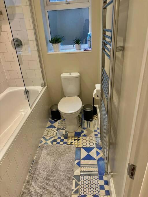 Lovely 2 Bedroom Ground Floor Flat With Garden. 런던 외부 사진