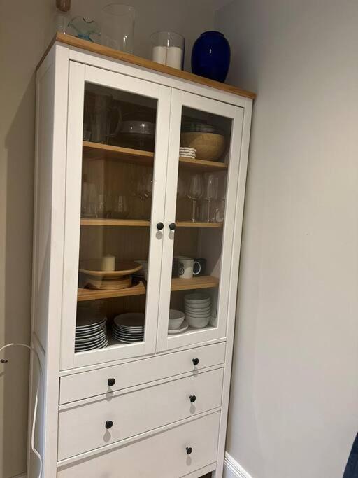 Lovely 2 Bedroom Ground Floor Flat With Garden. 런던 외부 사진