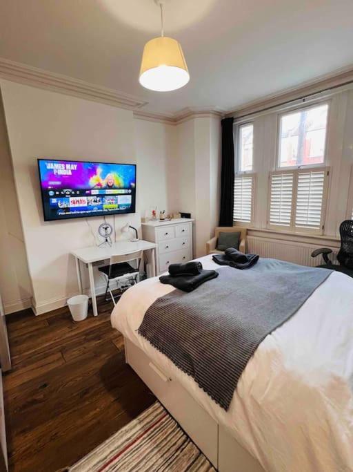 Lovely 2 Bedroom Ground Floor Flat With Garden. 런던 외부 사진