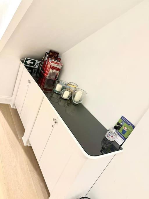 Lovely 2 Bedroom Ground Floor Flat With Garden. 런던 외부 사진