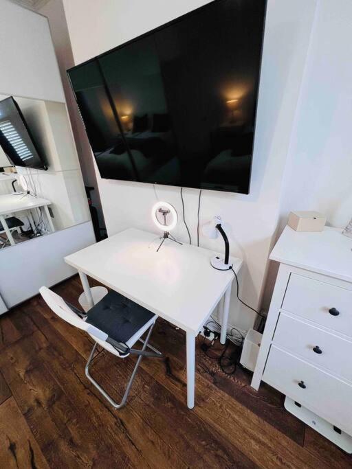 Lovely 2 Bedroom Ground Floor Flat With Garden. 런던 외부 사진