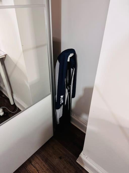 Lovely 2 Bedroom Ground Floor Flat With Garden. 런던 외부 사진