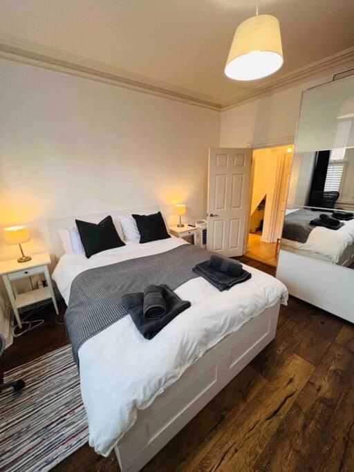 Lovely 2 Bedroom Ground Floor Flat With Garden. 런던 외부 사진