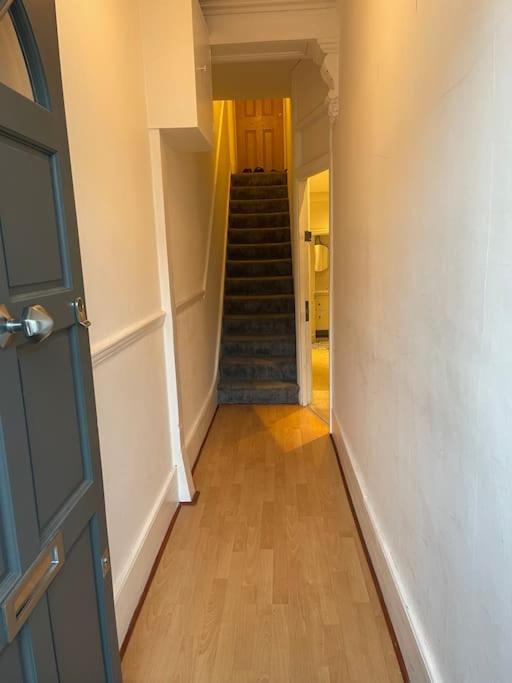 Lovely 2 Bedroom Ground Floor Flat With Garden. 런던 외부 사진