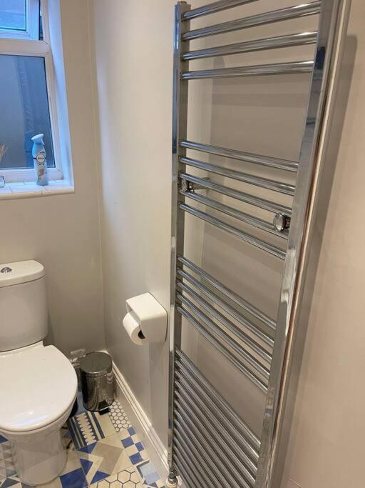 Lovely 2 Bedroom Ground Floor Flat With Garden. 런던 외부 사진