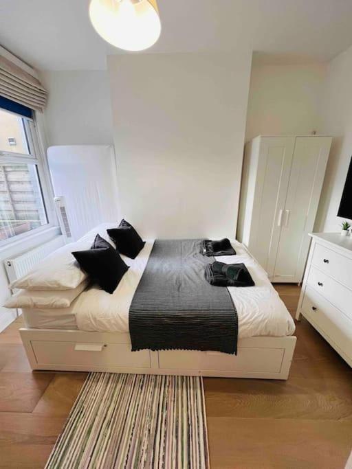 Lovely 2 Bedroom Ground Floor Flat With Garden. 런던 외부 사진