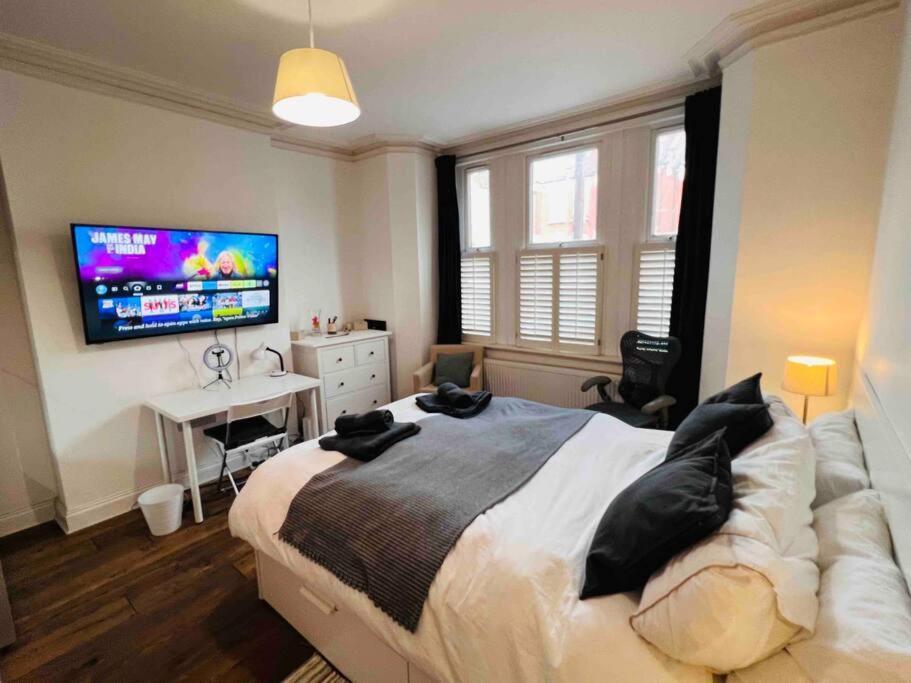 Lovely 2 Bedroom Ground Floor Flat With Garden. 런던 외부 사진
