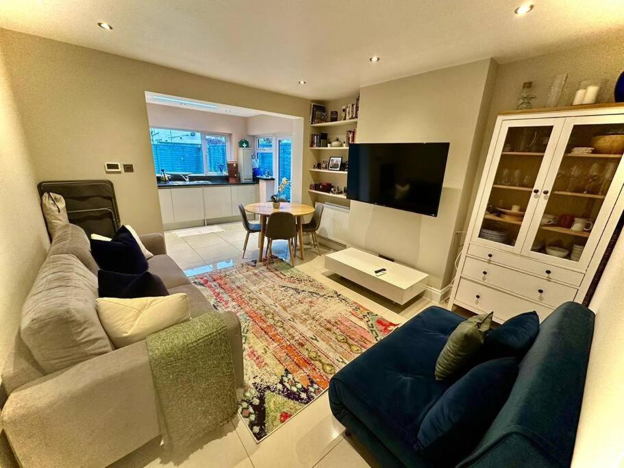 Lovely 2 Bedroom Ground Floor Flat With Garden. 런던 외부 사진