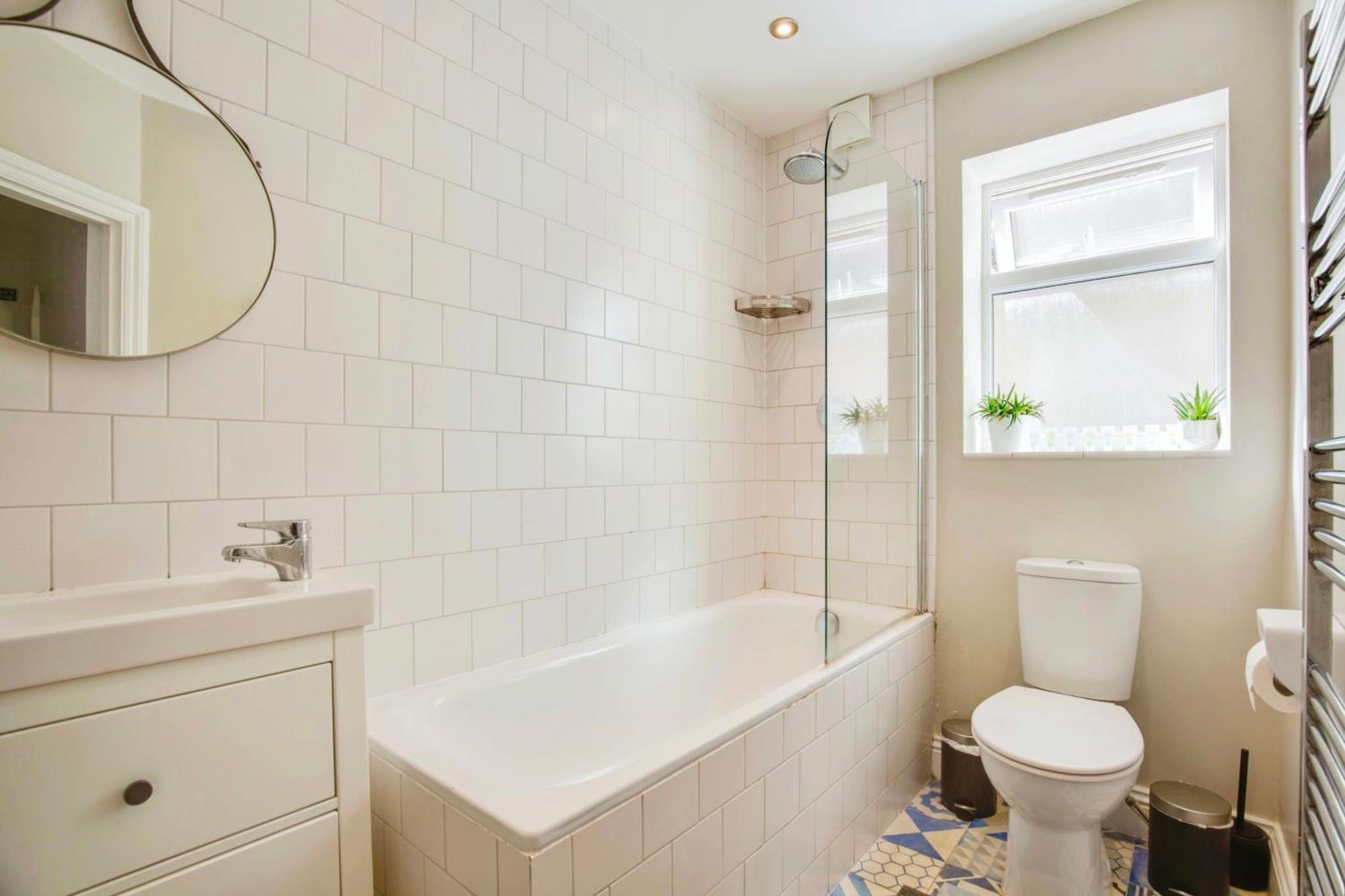 Lovely 2 Bedroom Ground Floor Flat With Garden. 런던 외부 사진