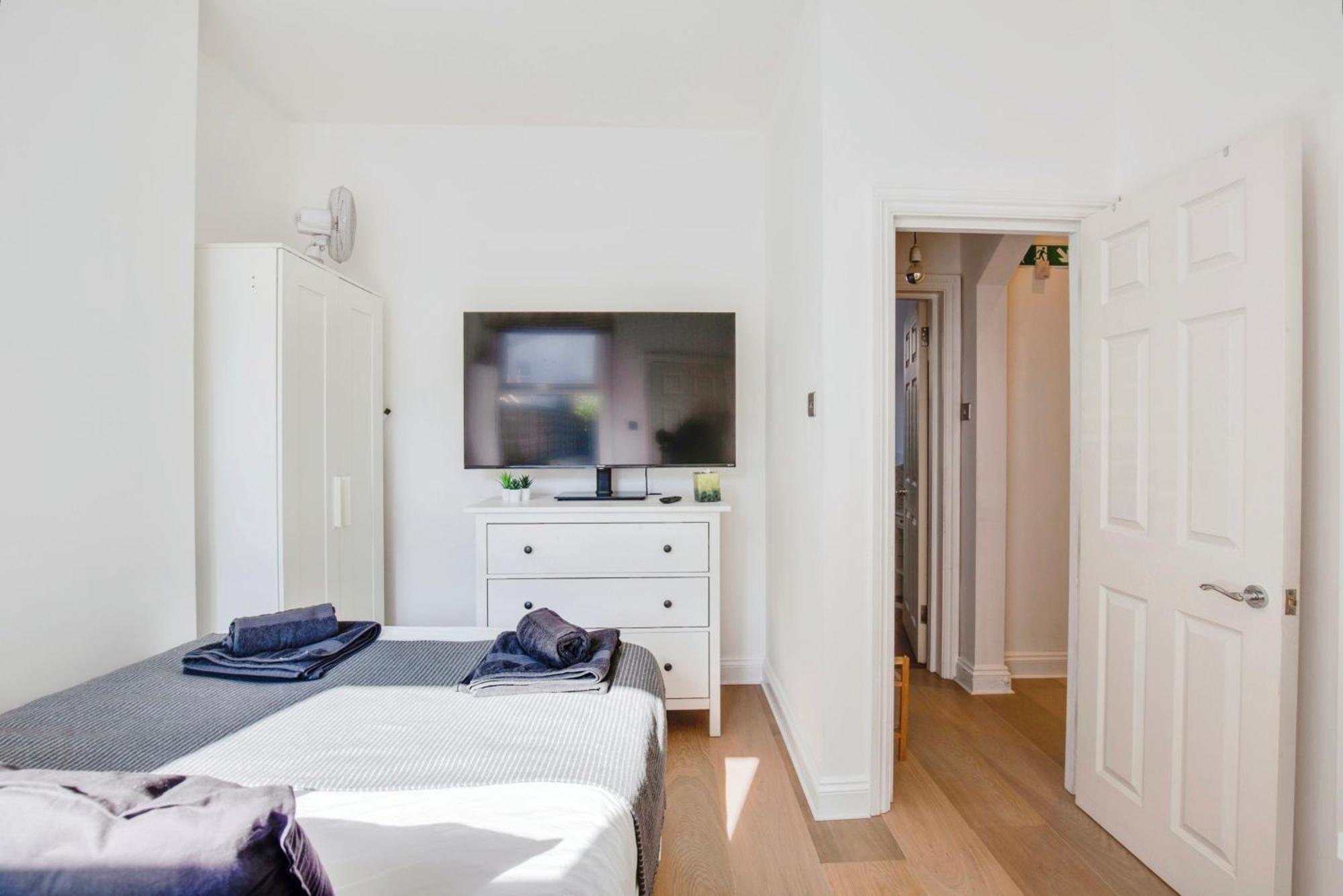 Lovely 2 Bedroom Ground Floor Flat With Garden. 런던 외부 사진