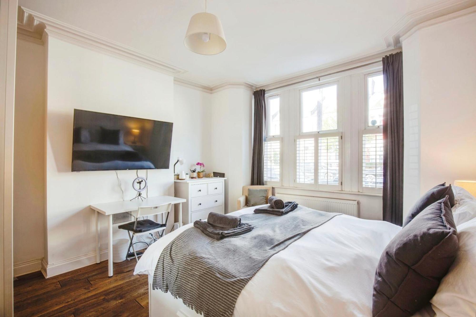Lovely 2 Bedroom Ground Floor Flat With Garden. 런던 외부 사진