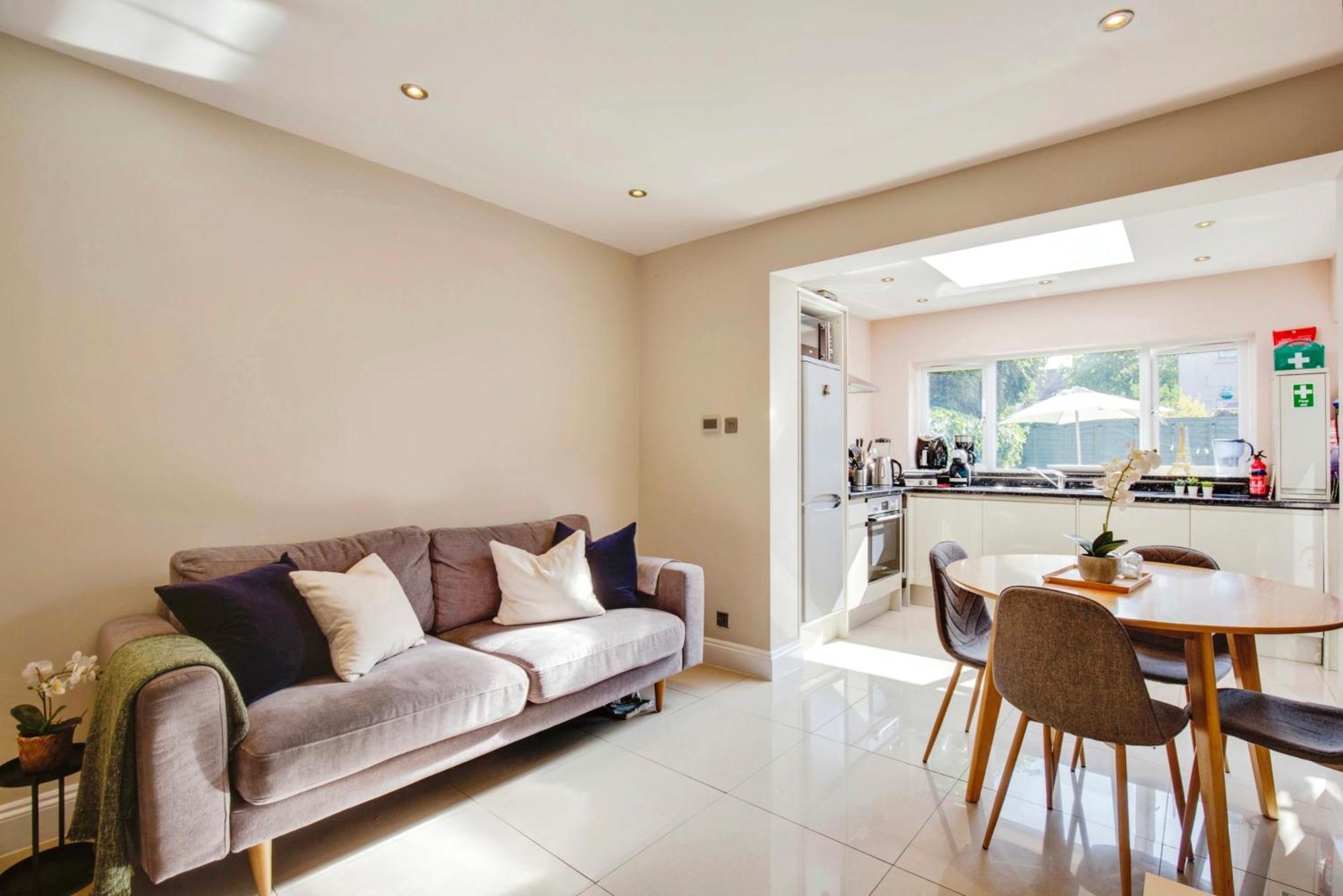 Lovely 2 Bedroom Ground Floor Flat With Garden. 런던 외부 사진