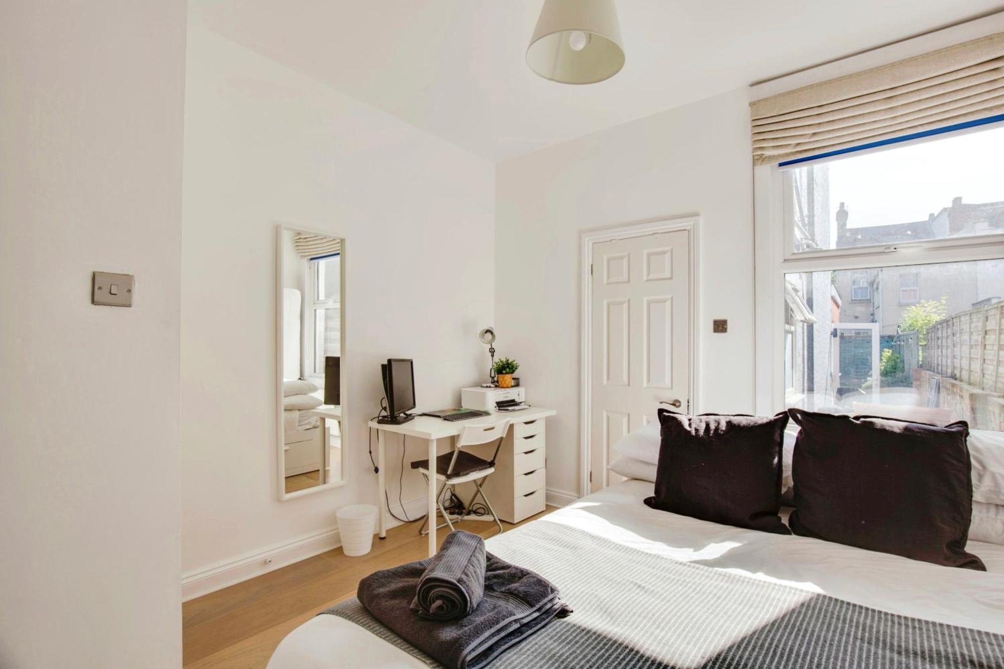 Lovely 2 Bedroom Ground Floor Flat With Garden. 런던 외부 사진