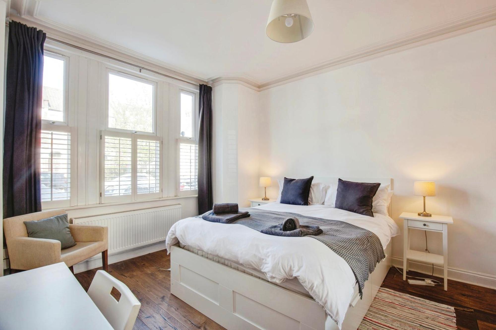 Lovely 2 Bedroom Ground Floor Flat With Garden. 런던 외부 사진