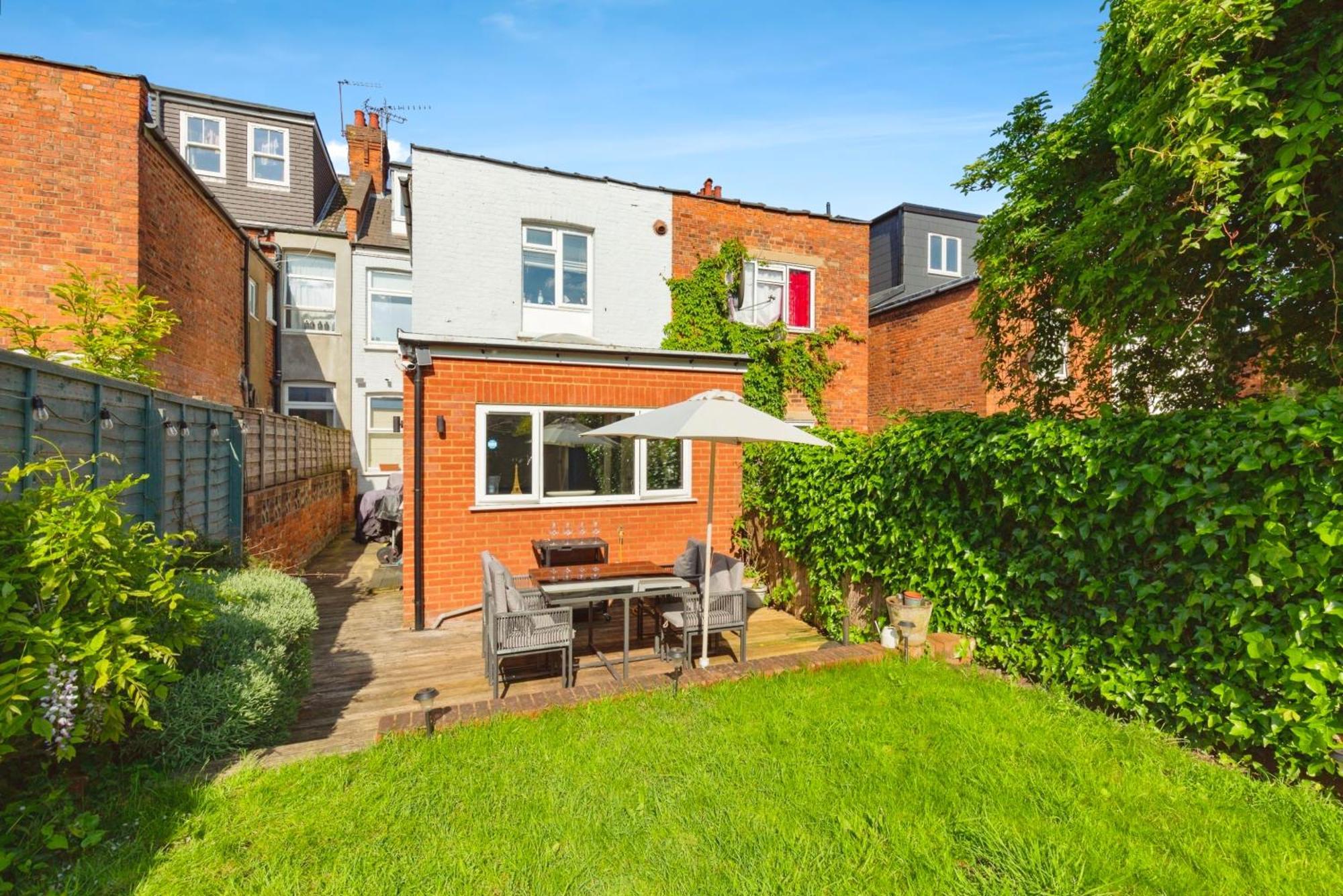 Lovely 2 Bedroom Ground Floor Flat With Garden. 런던 외부 사진